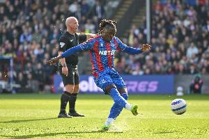 必发-记者：埃泽将进入欧协联附加赛名单，他堪称职业精神的典范