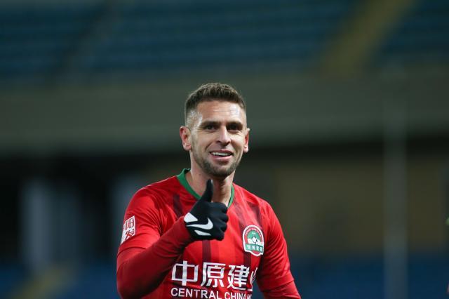 必发APP-伊沃离队终结外援最久纪录 曾倾心归化现在却离开