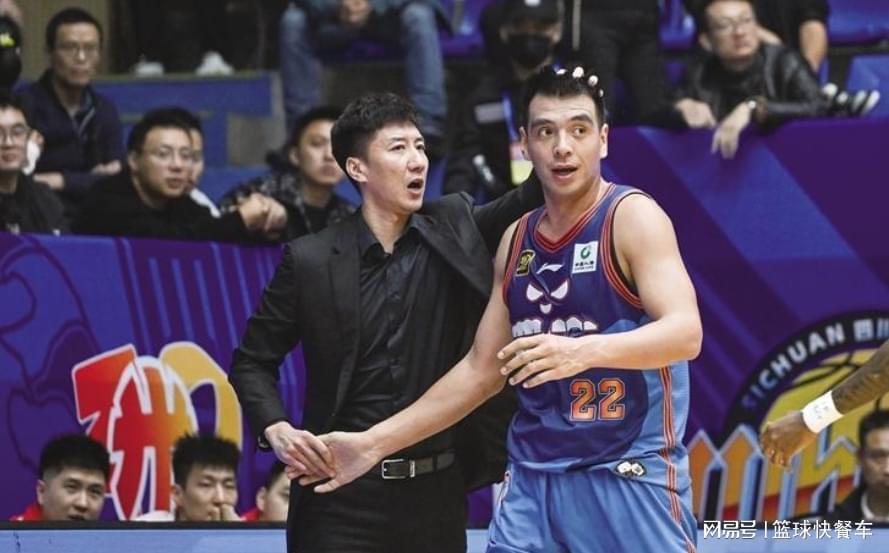 必发下载-56比98惨败42分！辽篮苦主惨遭18连败：主教练顶不住申请下课？